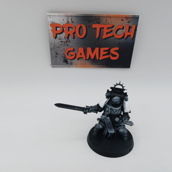 Warhammer 40K: Space Marines: Lieutenant with Powersword #25338