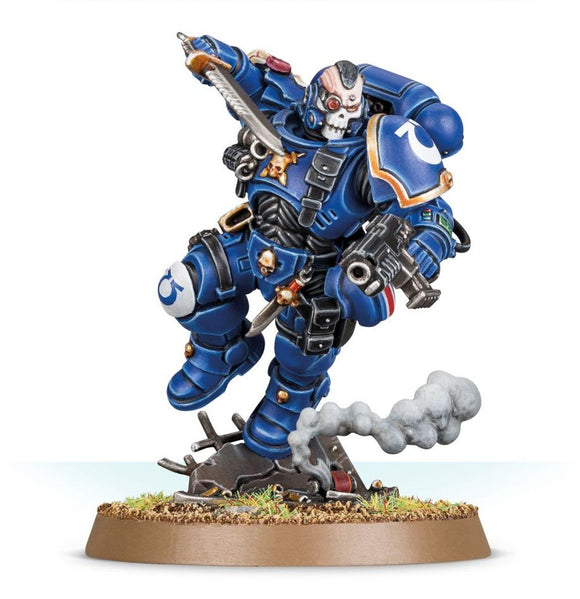 Space Marines: Lieutenant in Reiver Armour
